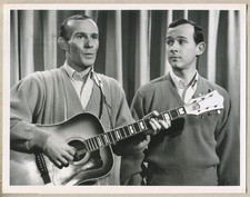 Tom & Dick 'The Smothers Brothers Comedy Hour' 1967 Press Photo P2N