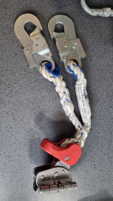 Tractel STOPFOR MLCF0.3-41-41, Norm EN 353-2, und Seriennummer 1205/233.