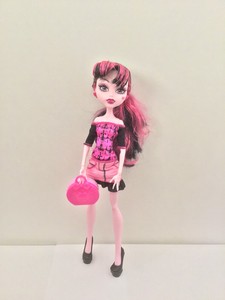 monster high draculaura scaris