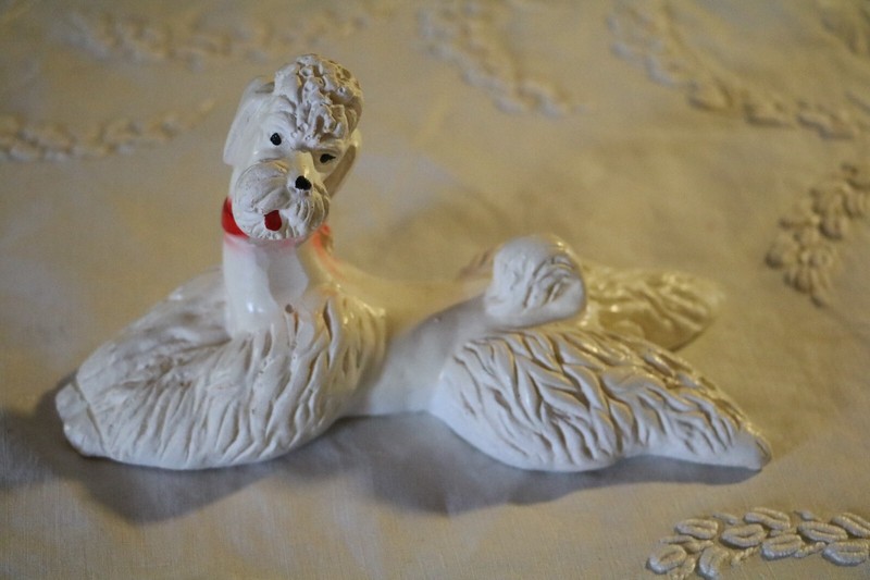 VINTAGE LYING DOWN GROOMED CREAM COLOR POODLE DOG with RED COLLAR FIGURINE 7 in
