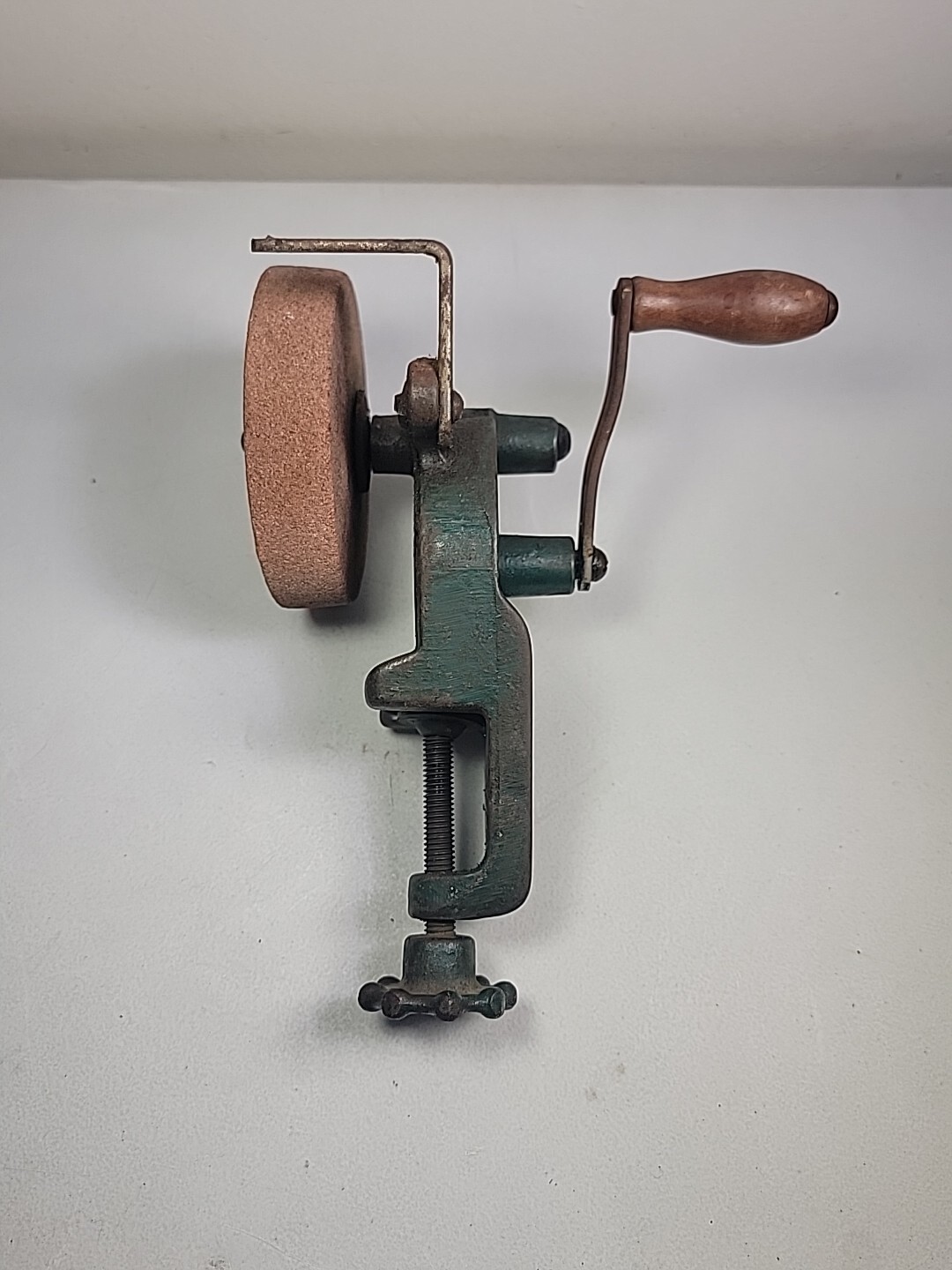 VINTAGE HAND CRANK BENCH GRINDER BENCH MOUNT SHARPENING TOOL GREEN eBay