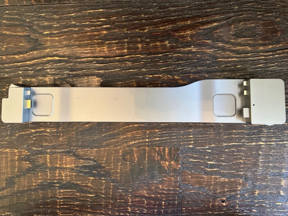 Landing Zone LZ5016T 16-Port Docking Station For Apple 16-inch MacBook Pro A2141 - Image 2 of 2