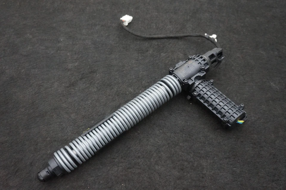 Motor de accionamiento de husillo tapa maletero trasero derecho 51249466987 BMW 760I xDrive G70 2023-24 Foto 4 de 4