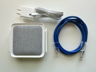 Wyze Sense Hub WSHB1   For Wyze Sensors & Home Monitoring with Adapter and Cable