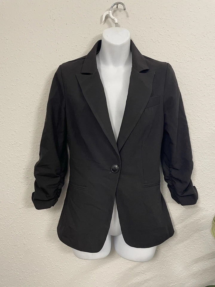 Blazer negro Charlotte Russe para mujer talla pequeña chaqueta corta mangas arrugadas PEQUEÑO Foto 2 de 4