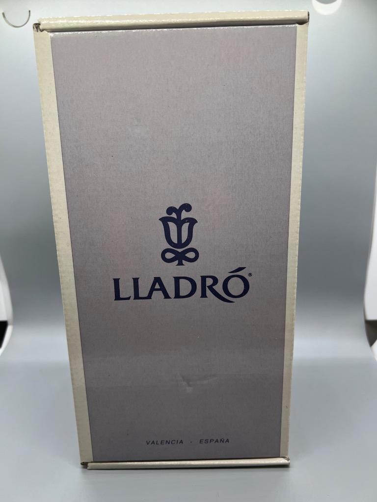 Lladro Happy Birthday Figurine Young Girls Birthday Cake #5429 In