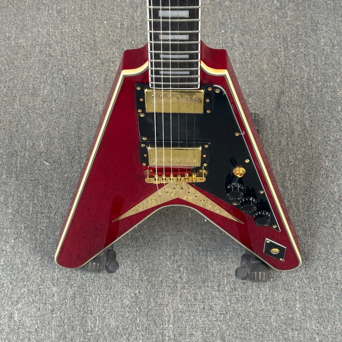 Factory Customized Right Hand Red V-electric Guitar with Solid