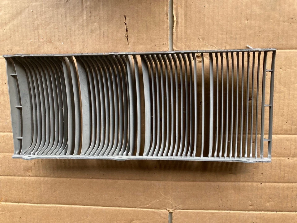 1946 1947 1948 Mercury Grill OEM Ford "Eight" Grille Trim Moulding 59-A-8150 Foto 2 de 4