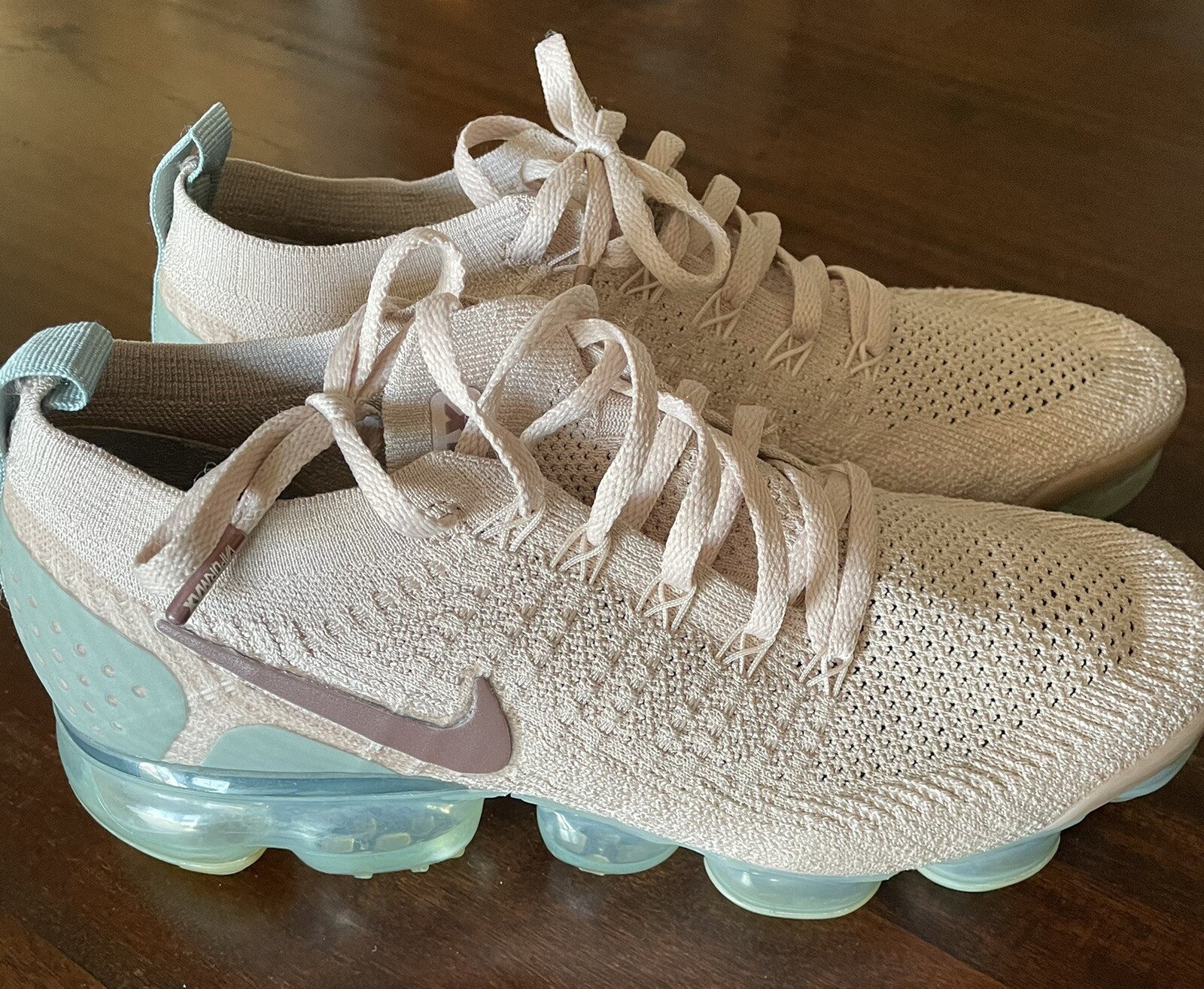 blush vapormax