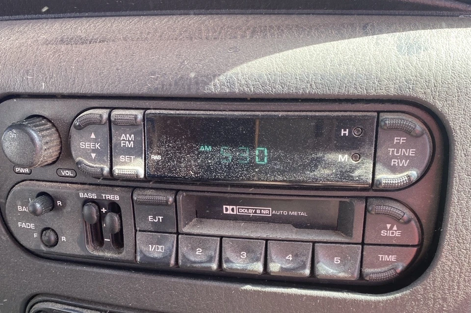 1998-2002 Dodge Durango Chrysler Jeep rádio CD player fita cassete P04858540AH - Imagem 2 de 4