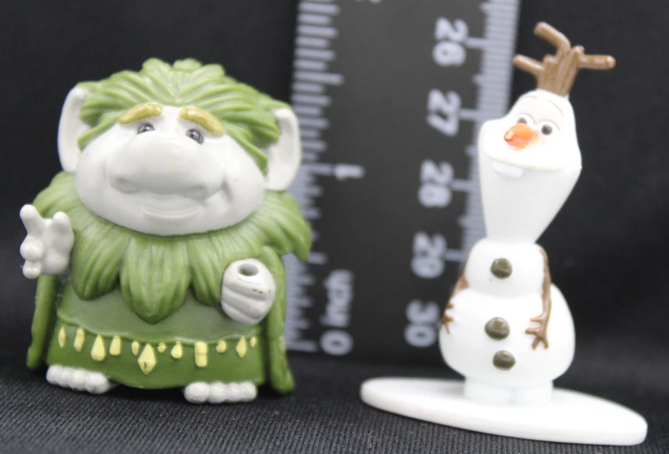 Disney Hasbro Frozen Pabbie Troll y Olaf Muñeco de Nieve PVC Figuras Lote de 2 Juguetes Foto 4 de 4