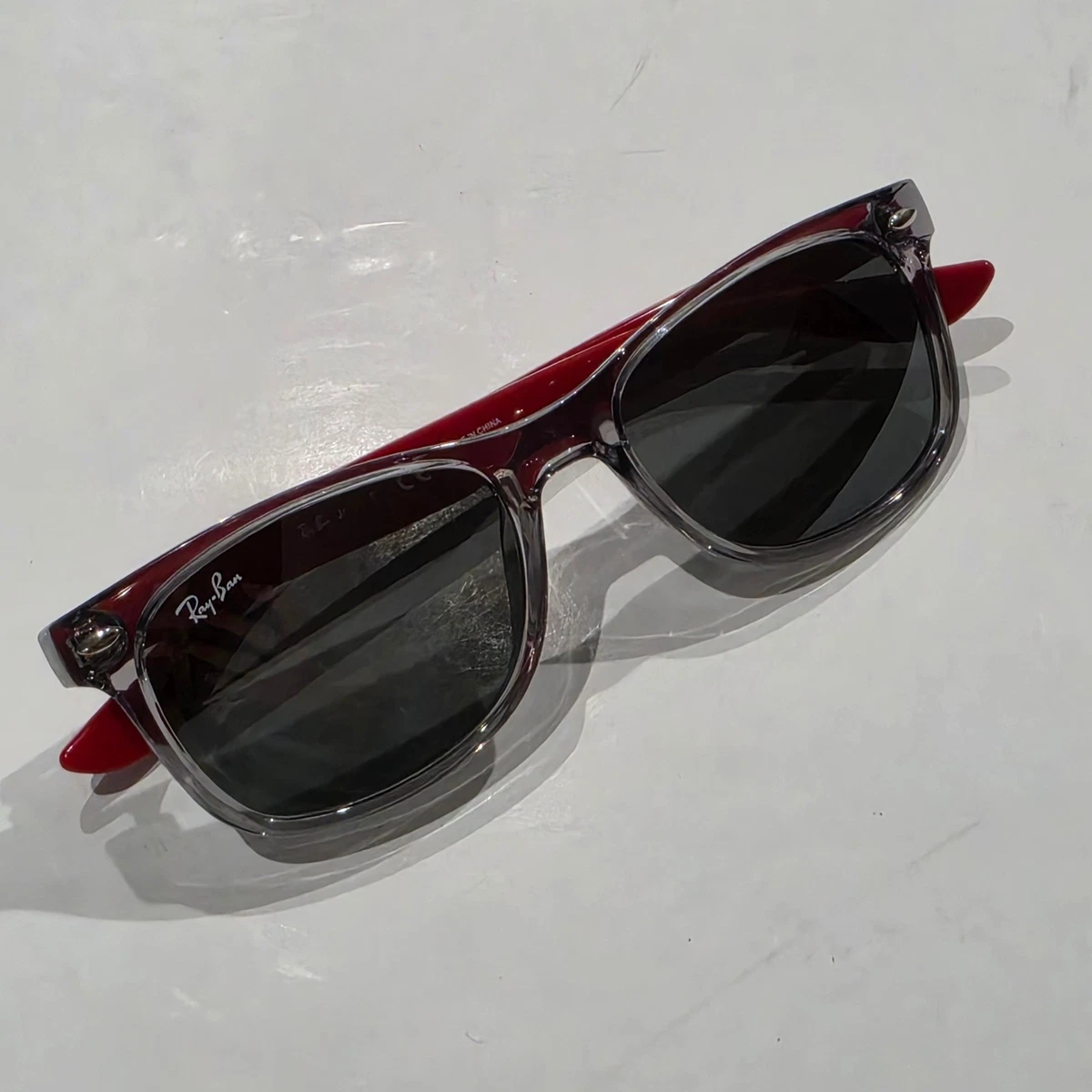 Ray-Ban Junior RJ9052S Wayfarer Sonnenbrille Grau Rot 48mm Kinder Sonnenbrillen