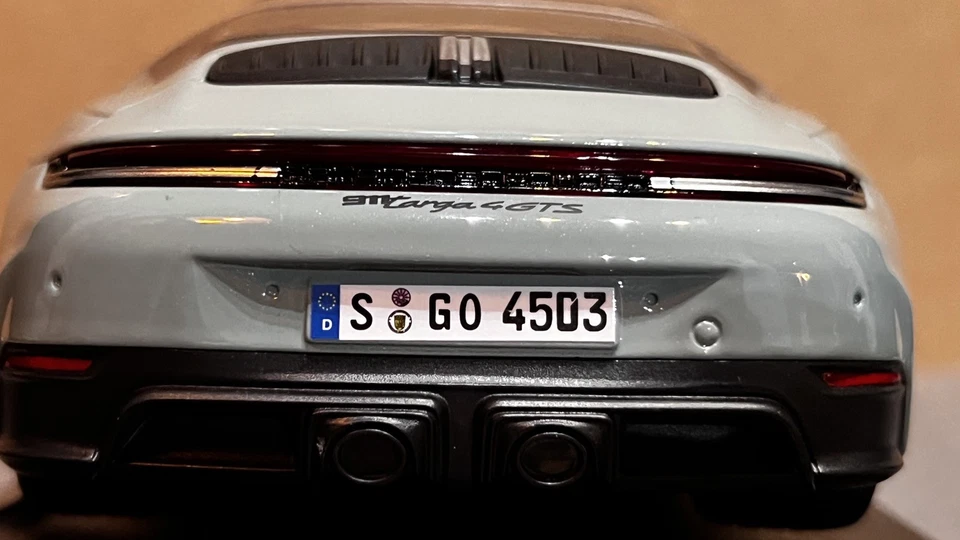 Maisto 1:18 DieCast Special Edition Porsche 911 Targa 4 GTS (992.2) Amazing Grey - Image 4 of 4