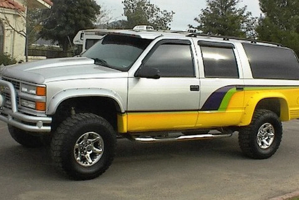 For GMC C3500 92-99 Bushwacker 40009-11 Cut-Out Matte Black Front Fender Flares - Imagem 2 de 4