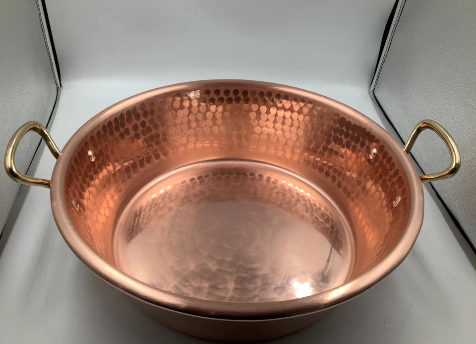 Sartén de mermelada de cobre martillado Mauviel M'Passion de 1,2 mm con asas de latón, 17,3 qt Foto 2 de 4