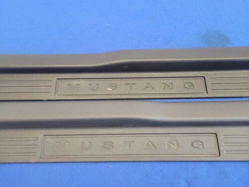 2005-2010 Mustang GT 4.6L Convertible Pair Door Sill Plates Scuff Base 2496 - Bild 4 von 12