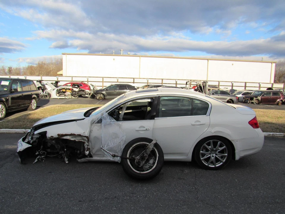 Brazo limpiaparabrisas derecho Infiniti G37 2008 a 2012 Foto 4 de 4