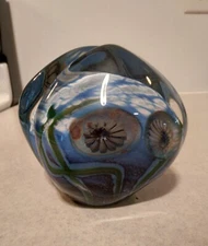 Signed 2000 Robert Eickholt Sea Flowers Art Glass Paperweight