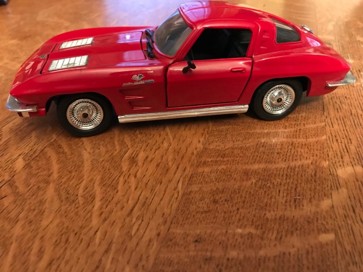 1988 Revell Chevrolet Corvette Stingray Red Coupe 1:24 Scale Die