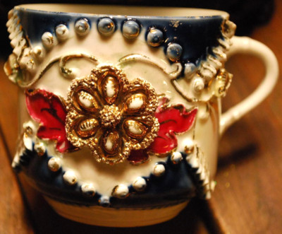 Antique VICTORIAN PORCELAIN MUG 1885 Handpainted GOLD Tudor Rose Blue Red Ornate