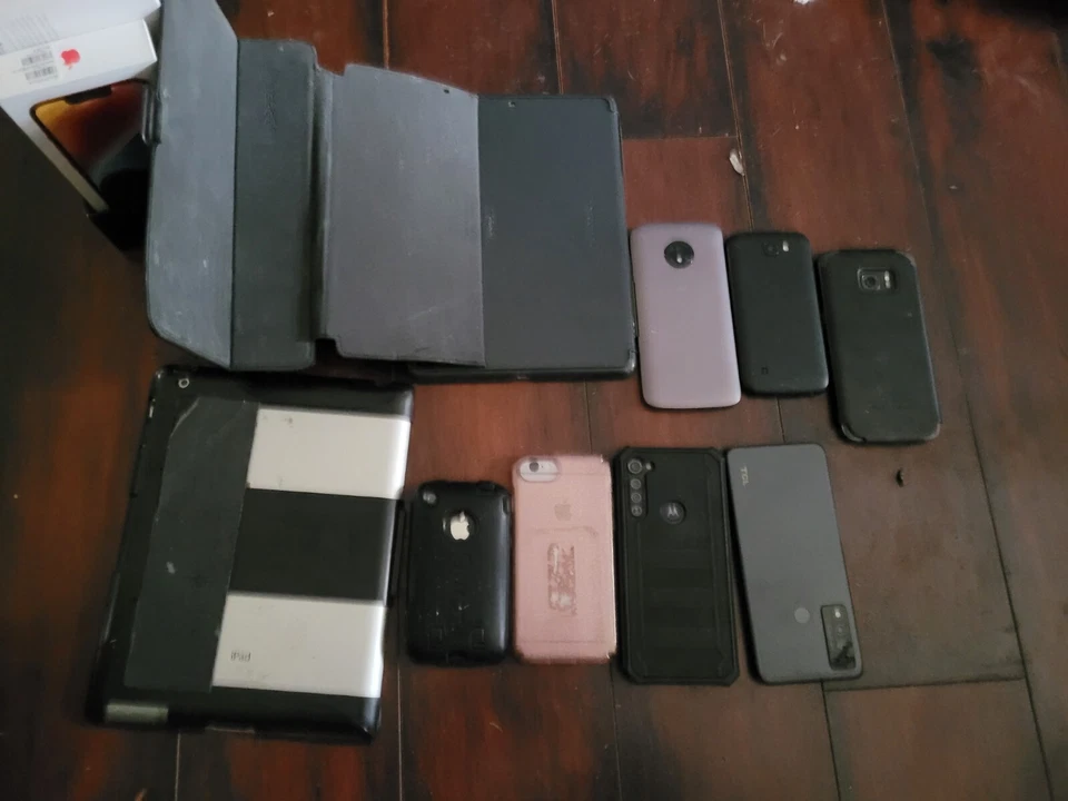 Lot Of 9 Devices For Parts ONLY - Image 2 of 3