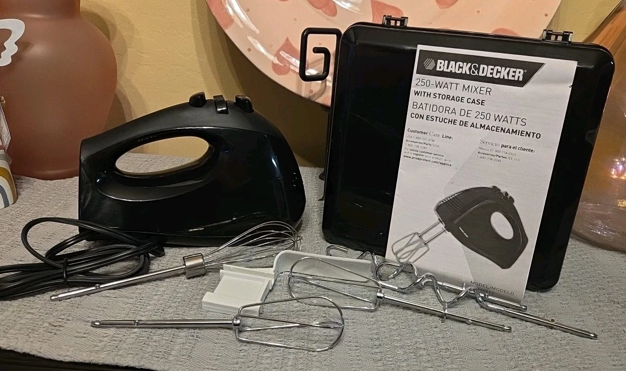 Black And Decker 6 Speed Hand Mixer Model MX217 With Case & Attachments