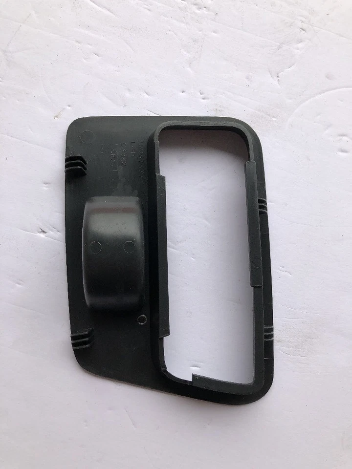 Nuevo bisel de manija de puerta trasera derecha interior OEM 15957382 Foto 3 de 3