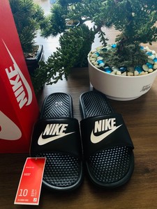 nike benassi tag