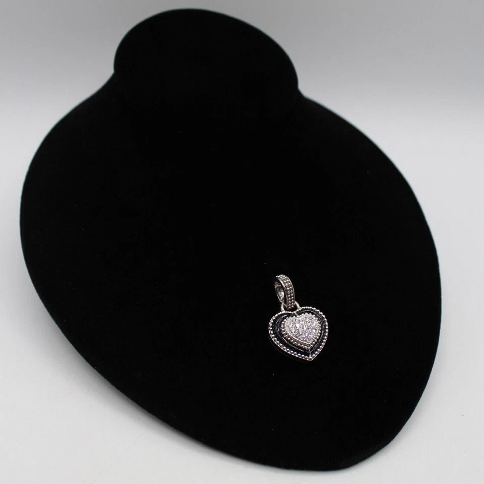 Colgante de corazón de plata de ley Judith Ripka con circonita cúbica y esmalte negro Foto 4 de 4