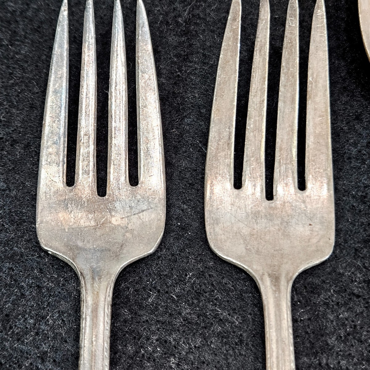 Vintage WALLACE BROS Silver Plate AA 1 Large Spoon (8.5