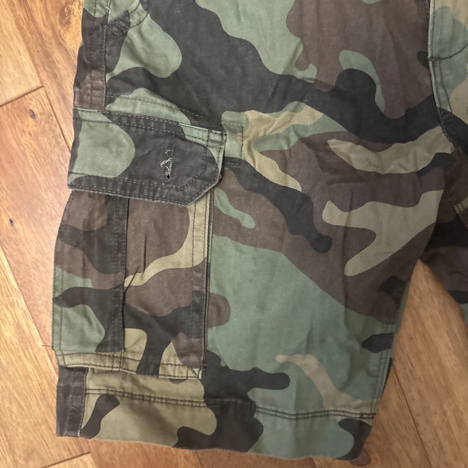 Arizona Jeans Men’s Camo Cargo Shorts Y2K Size 30 - Image 3 of 4