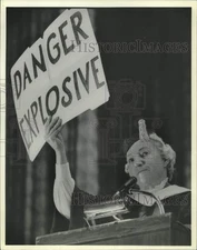 Press Photo Ruth Colvin Speaks at Onondaga Community College Commencement