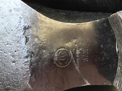 STIVALI CHANEL NERI PONY HAIR CC LOGO IN RILIEVO TAGLIA 37,5 AL DETTAGLIO $1495 - Foto 11 di 11