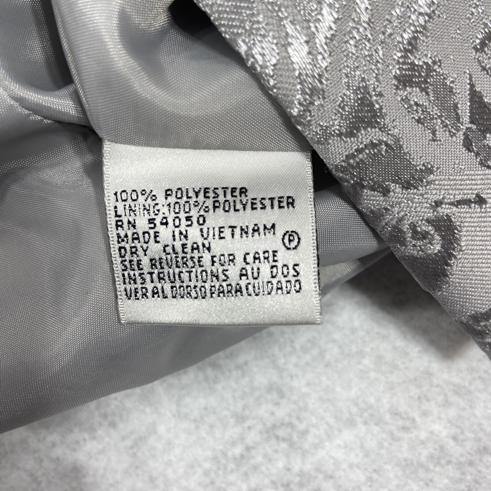 Le Suit 2PC Skirt Suit Women’s 8 Silver Double Breast Quilted Bow Shiny