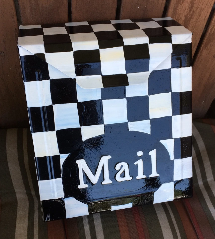 Hand Painted LOCKING Wall mount MAILBOX-special Order-U Design🌻 - Image 3 of 4