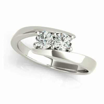 Solitaire Style Brilliant Round Cut White Colorless Stone Women's Handmade Ring