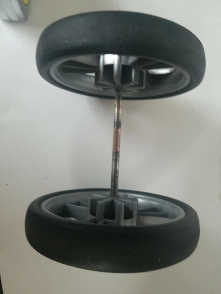 Neumático de rueda trasera para cochecito Combi TS 5EX Twin Sport EX SOLO LADO MEDIO #7775/2011 Foto 2 de 4