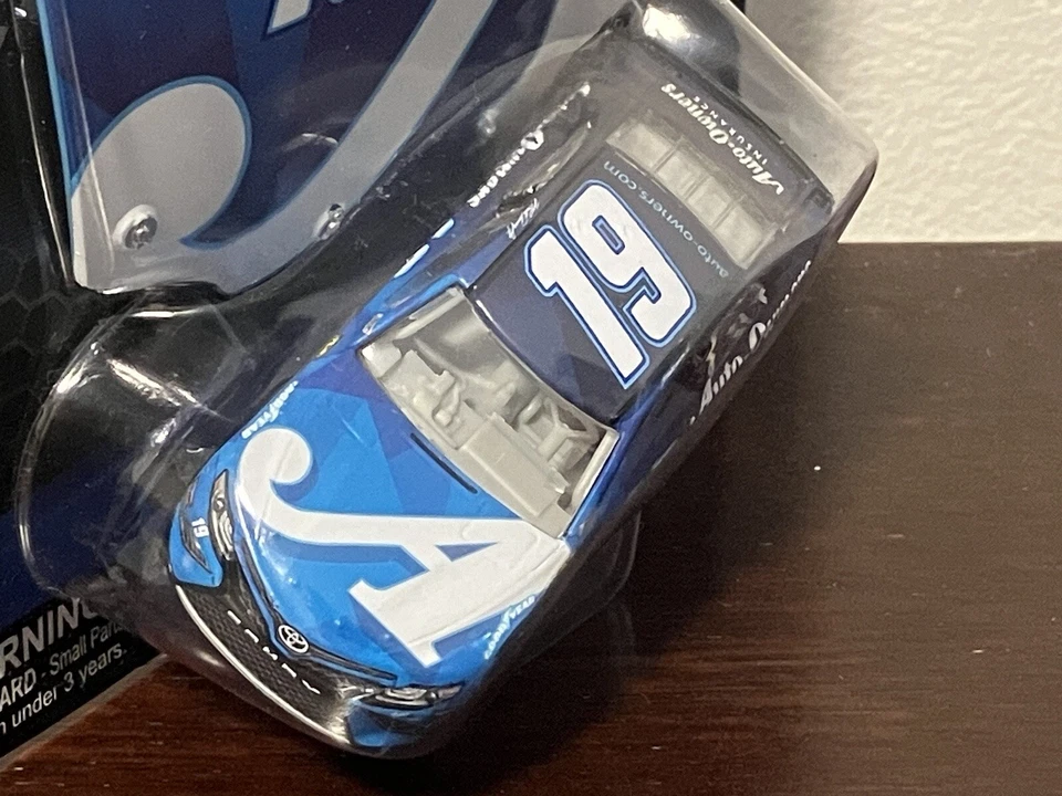 Seguro de propietarios de automóviles Lionel Racing Nascar Authentics #19 Martin Truex Jr. 2019 Foto 3 de 4