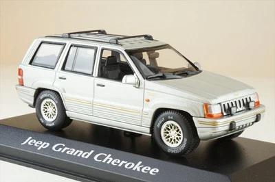 Maxichamps 1/43 Jeep Grand Cherokee 1995 Silver Diecast Model 940149661 - Photo 1/2