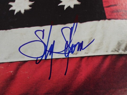 Álbum de vinilo firmado "There's A Riot" de Sly Stone SLY & THE FAMILY STONE LP JSA BAS - Imagen 2 de 5