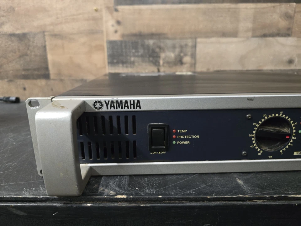 Yamaha P2500S - Two-Channel Power Amplifier - Image 2 of 4