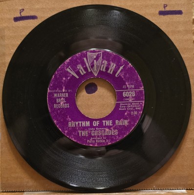 The Cascades    Rhythm Of The Rain/Let Me Be - Valiant 45rpm Vinyl Record