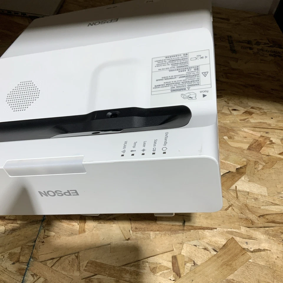 Proyector láser Epson EB-720 3800 lúmenes XGA 20K horas de vida 2.500 horas usado Foto 3 de 4