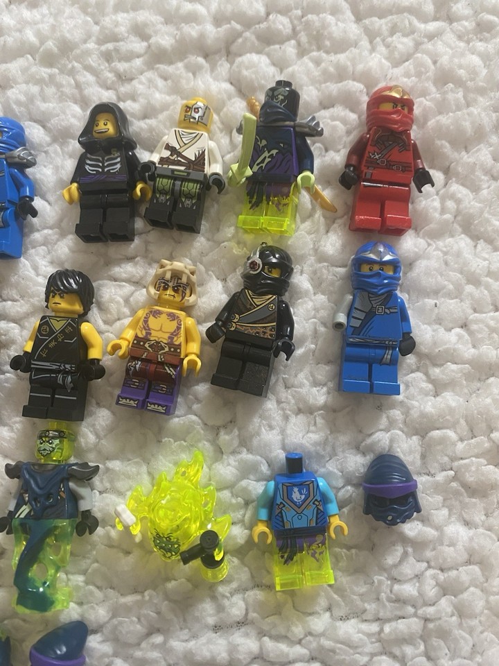 Lego Ninjago Minifigure Bundle With Accessories (Green Ninja, Gold ...