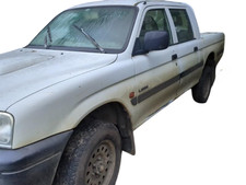 Porte avant et accessoires Mitsubishi L200