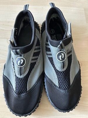 Kinderschuhe Größe 3 zwei nackte Füße Aqua