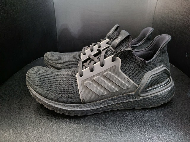 triple black running shoes