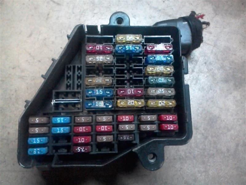 Volkswagen Beetle 2008 hatchback 2,5 L interior caja de fusibles AT 33473 Foto 3 de 4