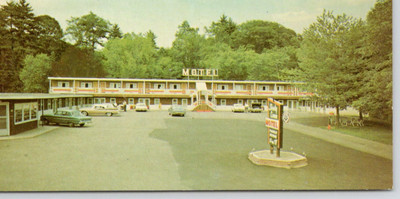 1960s Shady Lawn Motel White River Junction VT Exterior View Postcard