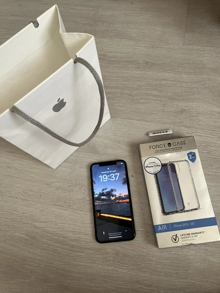 Apple iPhone 11 Pro · 64GB, photo 1 sur 2